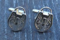 Boutons de Manchette Cadenas, Cadeaux BDSM, Faits Main en Etain par William Sturt aux Etains de Jumilhac
