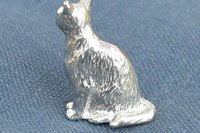 Pewter Cat Figurine – Elegant with a Playful Edge. Hand Cast Pewter.