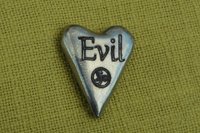 Evil (Méchante), Jeton Érotique BDSM, Accessoires BDSM, Jeton de Soumise, Fait à la Main en Etain, par William Sturt des Etains de Jumilhac