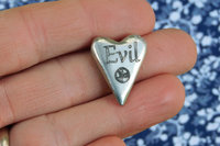 Evil (Méchante), Jeton Érotique BDSM, Accessoires BDSM, Jeton de Soumise, Fait à la Main en Etain, par William Sturt des Etains de Jumilhac