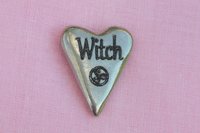 Witch (Sorcière), Jeton Érotique BDSM, Accessoires BDSM, Jeton de Soumise, Fait à la Main en Etain, par William Sturt des Etains de Jumilhac