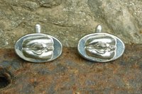 Boutons de Manchette Vulve, Manchettes Erotiques, Cadeaux Erotiques, Fait Main en Etain, par William Sturt aux Etains de Jumilhac