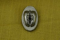 Porte-Bonheur Vulve, Cadeau Vulve, Cadeau Erotique, Fait Main en Etain, par William Sturt aux Etains de Jumilhac