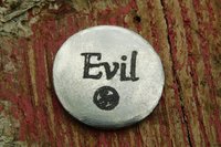 Porte-Bonheur Evil (Mechante), Jeton Érotique BDSM, Accessoires BDSM, Jeton de Soumise, Fait à la Main en Etain, Les Etains de Jumilhac