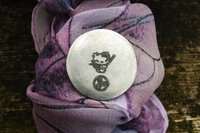 Porte-Bonheur Kitty Avec Fouet, Jeton Érotique BDSM, Accessoires BDSM, Jeton de Soumise, Fait à la Main en Etain, Les Etains de Jumilhac