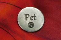 Porte-Bonheur Pet, Jeton Érotique BDSM, Accessoires BDSM, Jeton de Soumise, Fait à la Main en Etain, Les Etains de Jumilhac