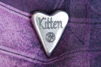 Kitten (Chaton), Jeton Érotique BDSM, Accessoires BDSM, Jeton de Soumise, Fait à la Main en Etain, par William Sturt des Etains de Jumilhac