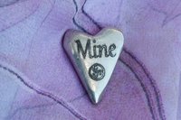 Mine (La Mienne, Le Mien), Jeton Érotique BDSM, Accessoires BDSM, Jeton de Soumise, Fait à la Main en Etain, Les Etains de Jumilhac