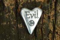 Evil (Coquine), Jeton Érotique BDSM, Accessoires BDSM, Jeton de Soumise, Fait à la Main en Etain, par William Sturt des Etains de Jumilhac