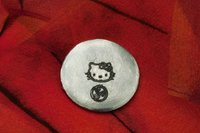 Porte-Bonheur Kitty, Jeton Érotique BDSM, Accessoires BDSM, Jeton de Soumise, Fait à la Main en Etain, Les Etains de Jumilhac