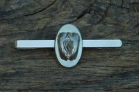 Pince à Cravate Vulve, Pince à Cravate Vagin, Faite Main en Etain par William Sturt des Etains de Jumilhac