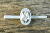 Pince à Cravate Vagin, Clip Cravate Vagina, Faite Main en Etain par William Sturt des Etains de Jumilhac
