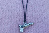 Collier Pénis, Pendentif Pénis, Cadeaux Erotiques, Fait Main en Etain, par William Sturt aux Etains de Jumilhac