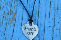 Pendentif BDSM Fuck Off, Accessoire de Soumise, Cordon Noué en Permanance, Fait Main en Etain, Les Etains de Jumilhac