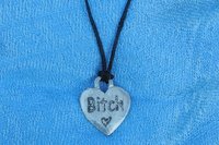 Pendentif BDSM Bitch (Salope), Accessoire de Soumise, Cordon Noué en Permanance, Fait Main en Etain, Les Etains de Jumilhac