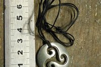 Pendentif triskèle celtique - Symbole spirituel en étain, Les Etains de Jumilhac