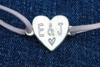 Bracelet Personnalisé avec Coeur en Étain et Gravure de Vos Initiales - Cordon Réglable en Plusieurs Couleurs