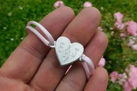 Bracelet Personnalisé avec Coeur en Étain et Gravure de Vos Initiales - Cordon Réglable en Plusieurs Couleurs