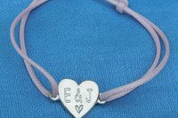 Bracelet Personnalisé avec Coeur en Étain et Gravure de Vos Initiales - Cordon Réglable en Plusieurs Couleurs