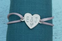 Bracelet Personnalisé avec Coeur en Étain et Gravure de Vos Initiales - Cordon Réglable en Plusieurs Couleurs