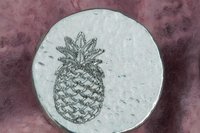 Boutons de Manchette Ananas, en Étain Martelé, Manchettes Noces d’étain , Faites Main par William Sturt chez les Étains de Jumilhac