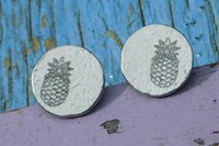 Boutons de Manchette Ananas, en Étain Martelé, Manchettes Noces d’étain , Faites Main par William Sturt chez les Étains de Jumilhac
