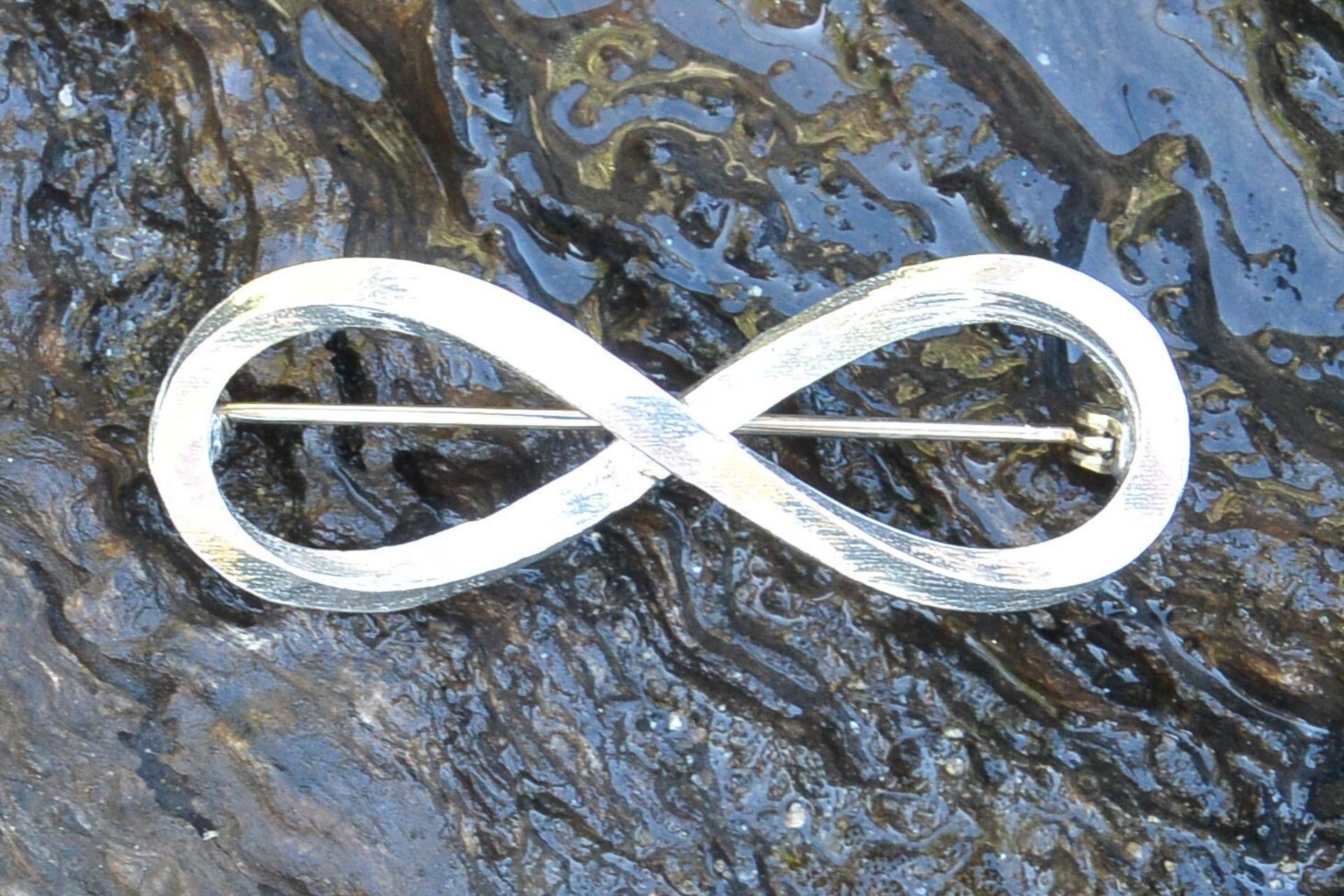 Infinity Loop Brooch. Hand Cast Pewter.