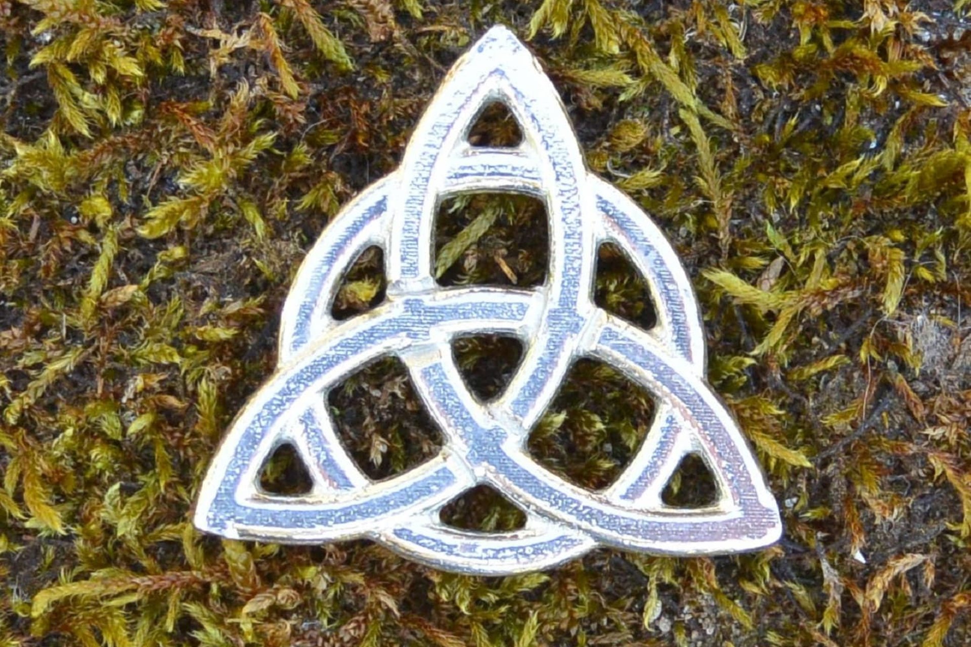 Triquetra Brooch. Hand Cast Pewter.