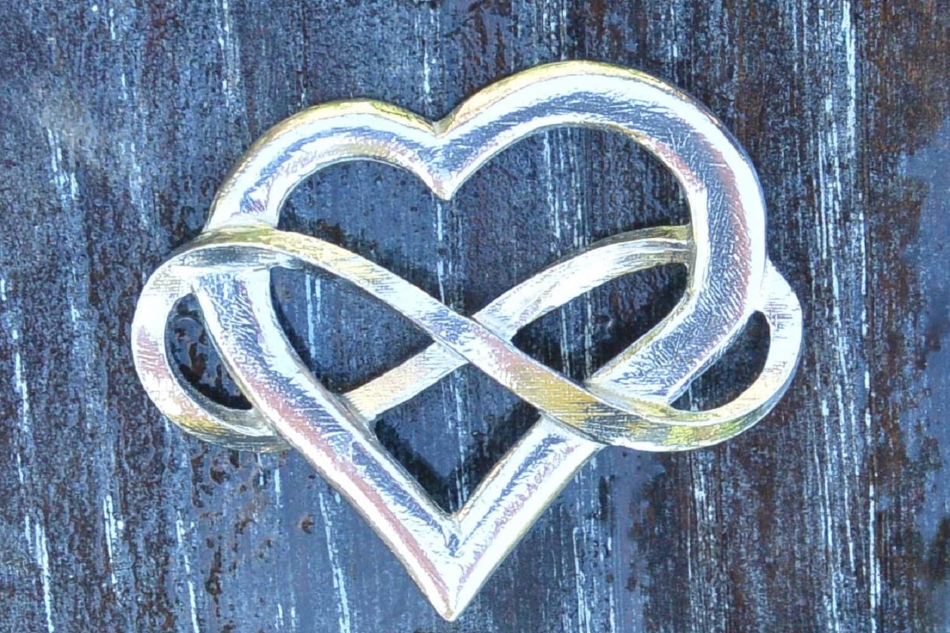 Heart with Infinity Loop Brooch – Symbol of Polyamory. Hand Cast Pewter.