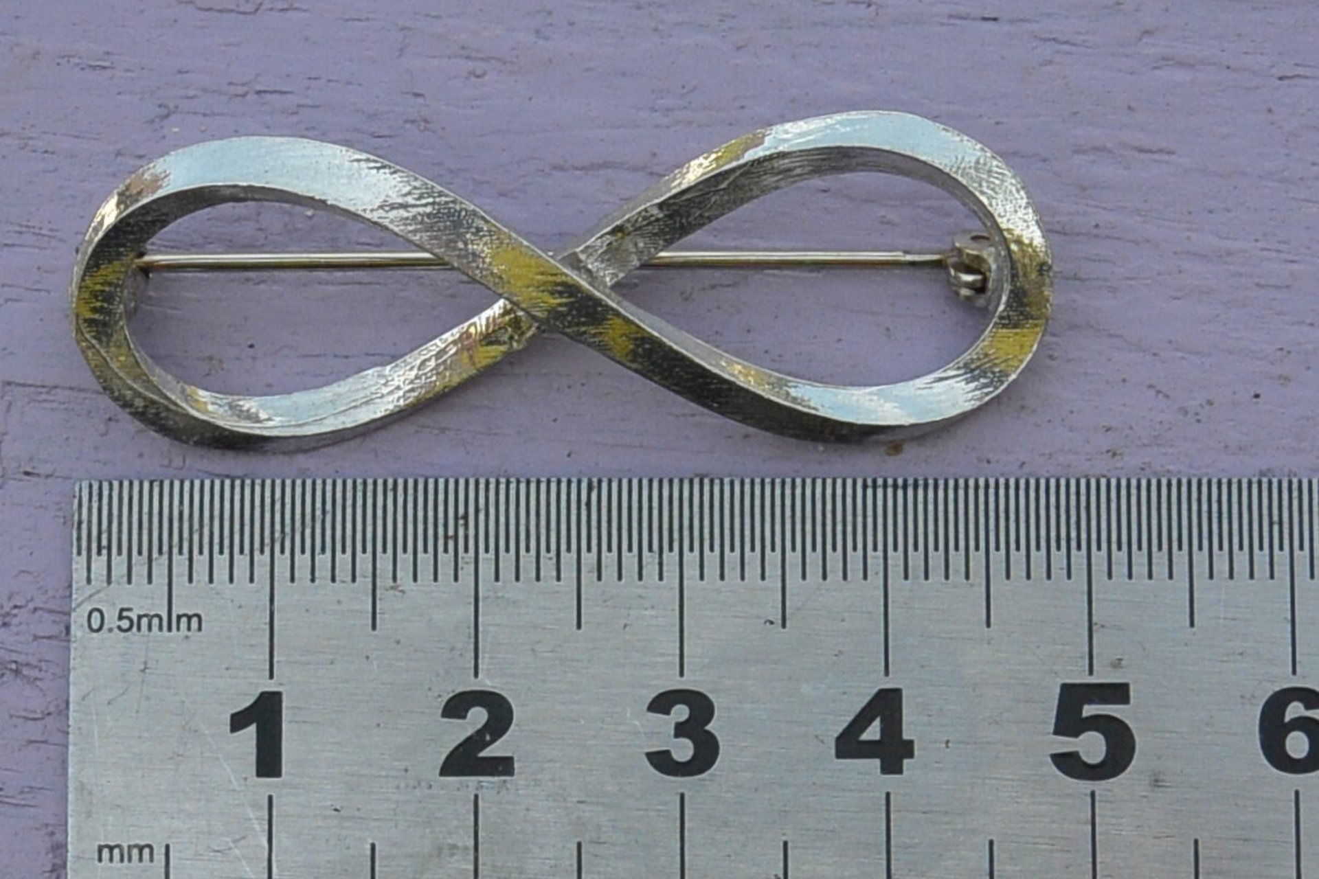 Infinity Loop Brooch. Hand Cast Pewter.