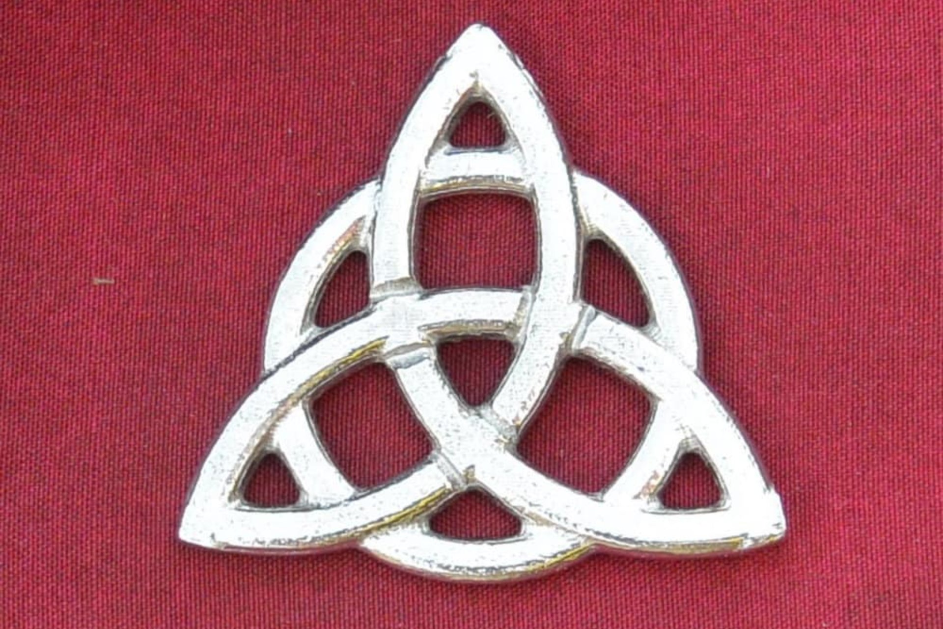 Triquetra Brooch. Hand Cast Pewter.