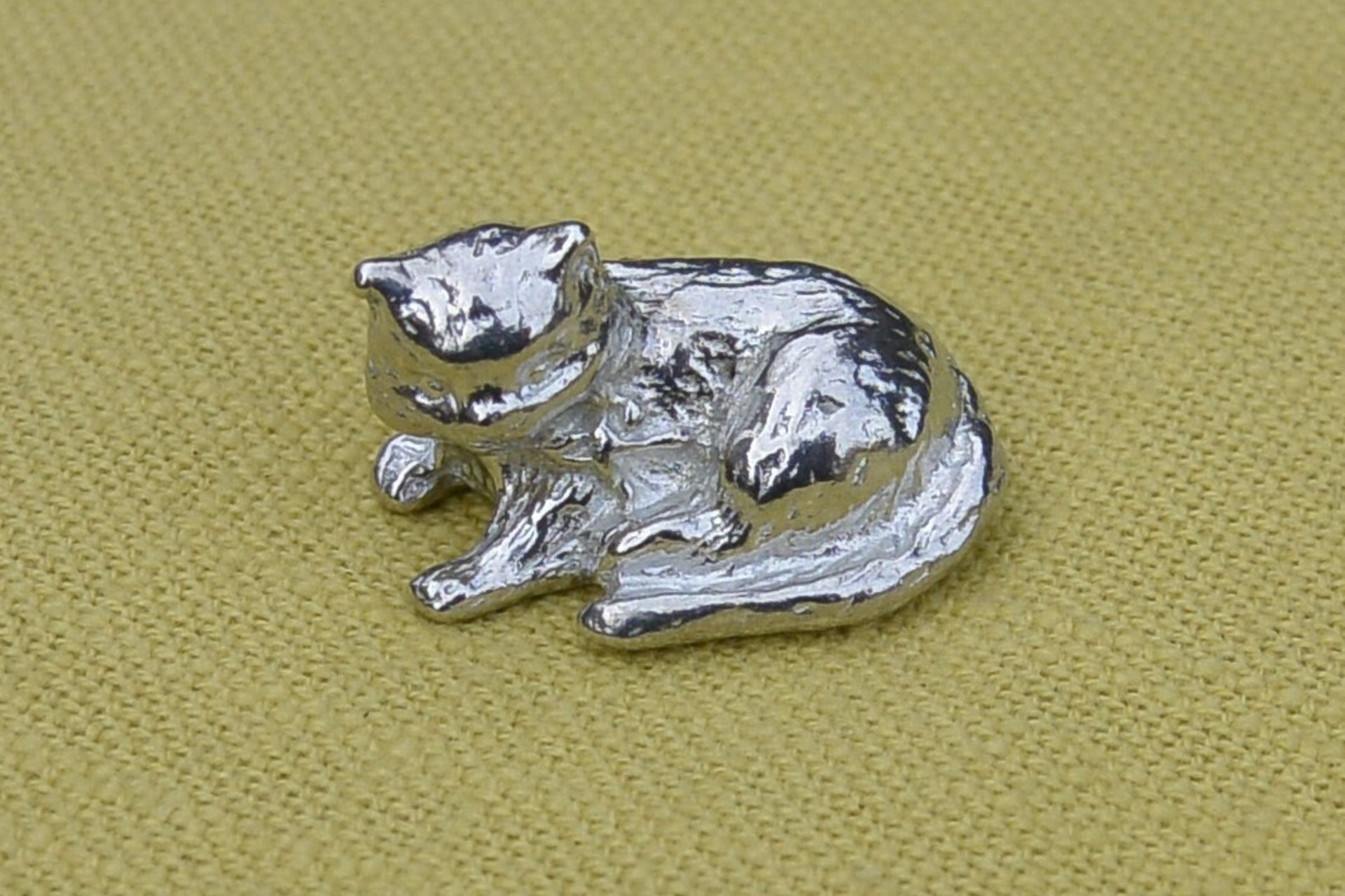 Pewter Kitten Figurine – Elegant with a Playful Edge. Hand Cast Pewter.