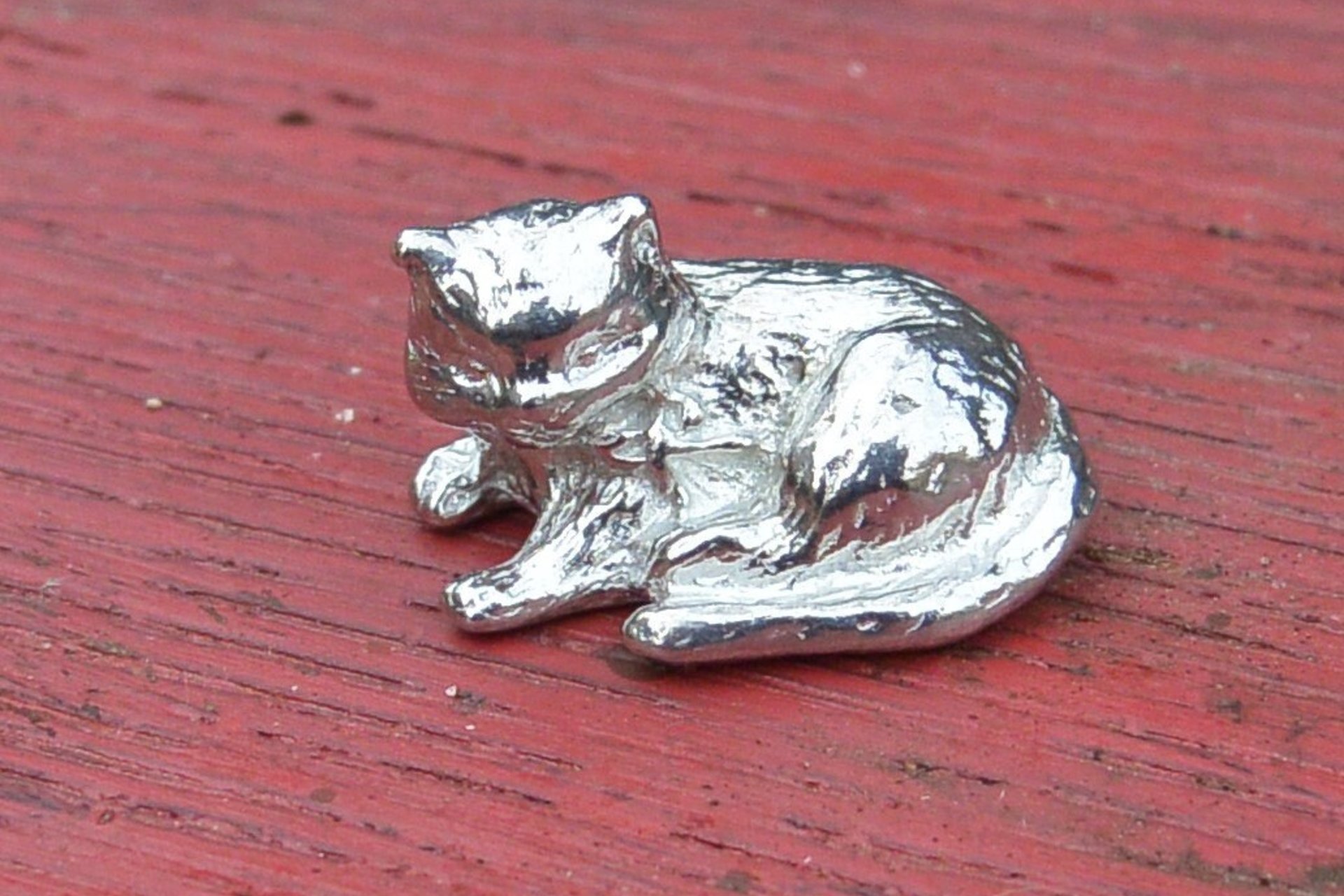Pewter Kitten Figurine – Elegant with a Playful Edge. Hand Cast Pewter.