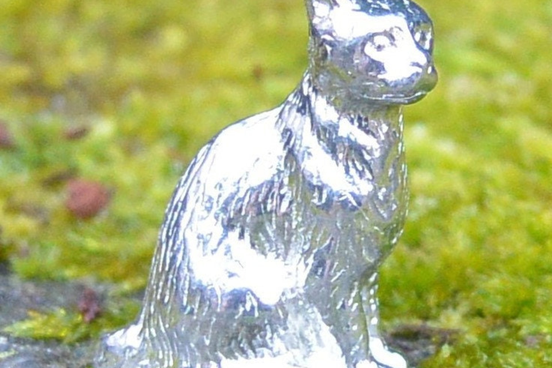 Pewter Cat Figurine – Elegant with a Playful Edge. Hand Cast Pewter.