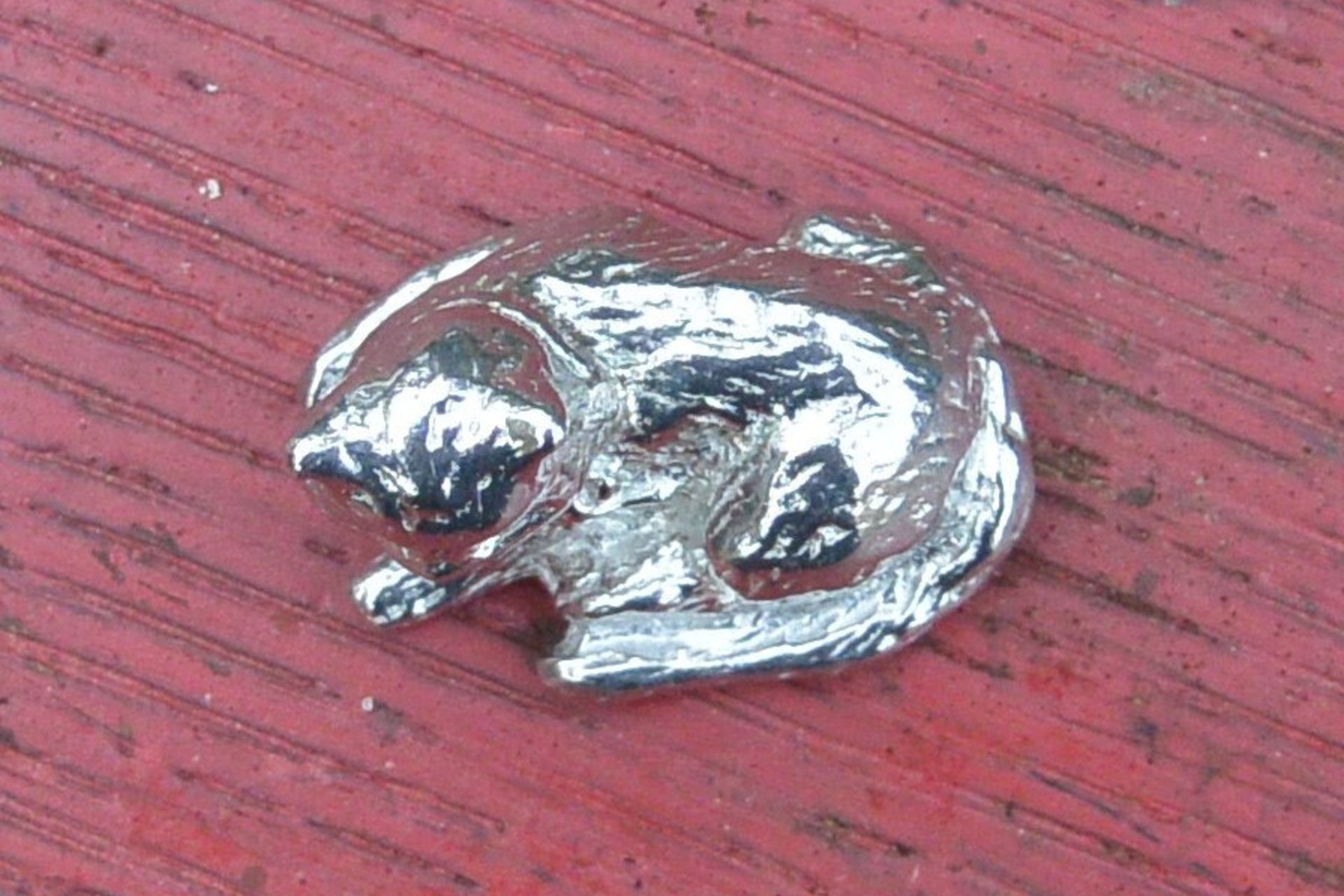 Pewter Kitten Figurine – Elegant with a Playful Edge. Hand Cast Pewter.