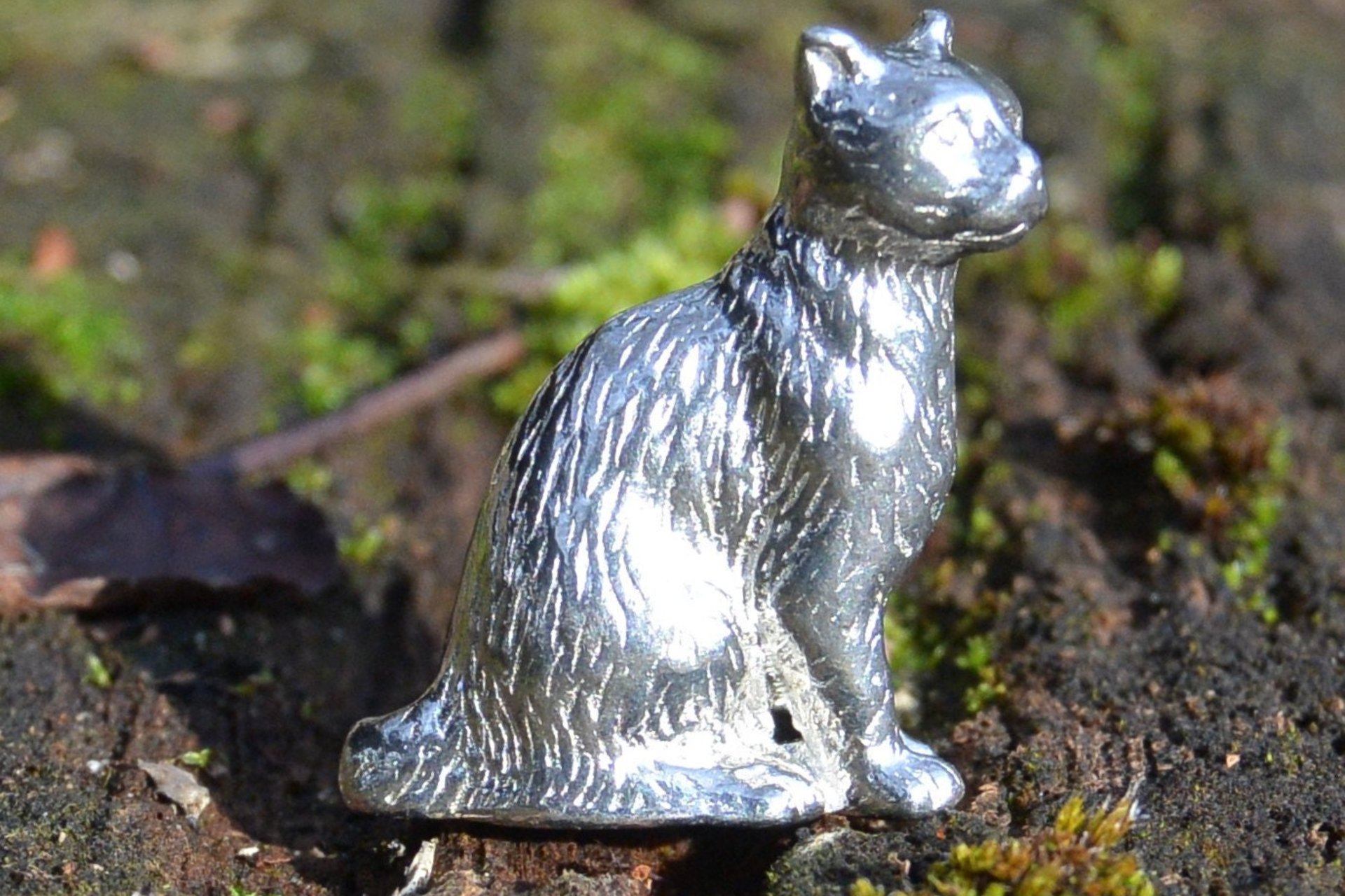 Pewter Cat Figurine – Elegant with a Playful Edge. Hand Cast Pewter.