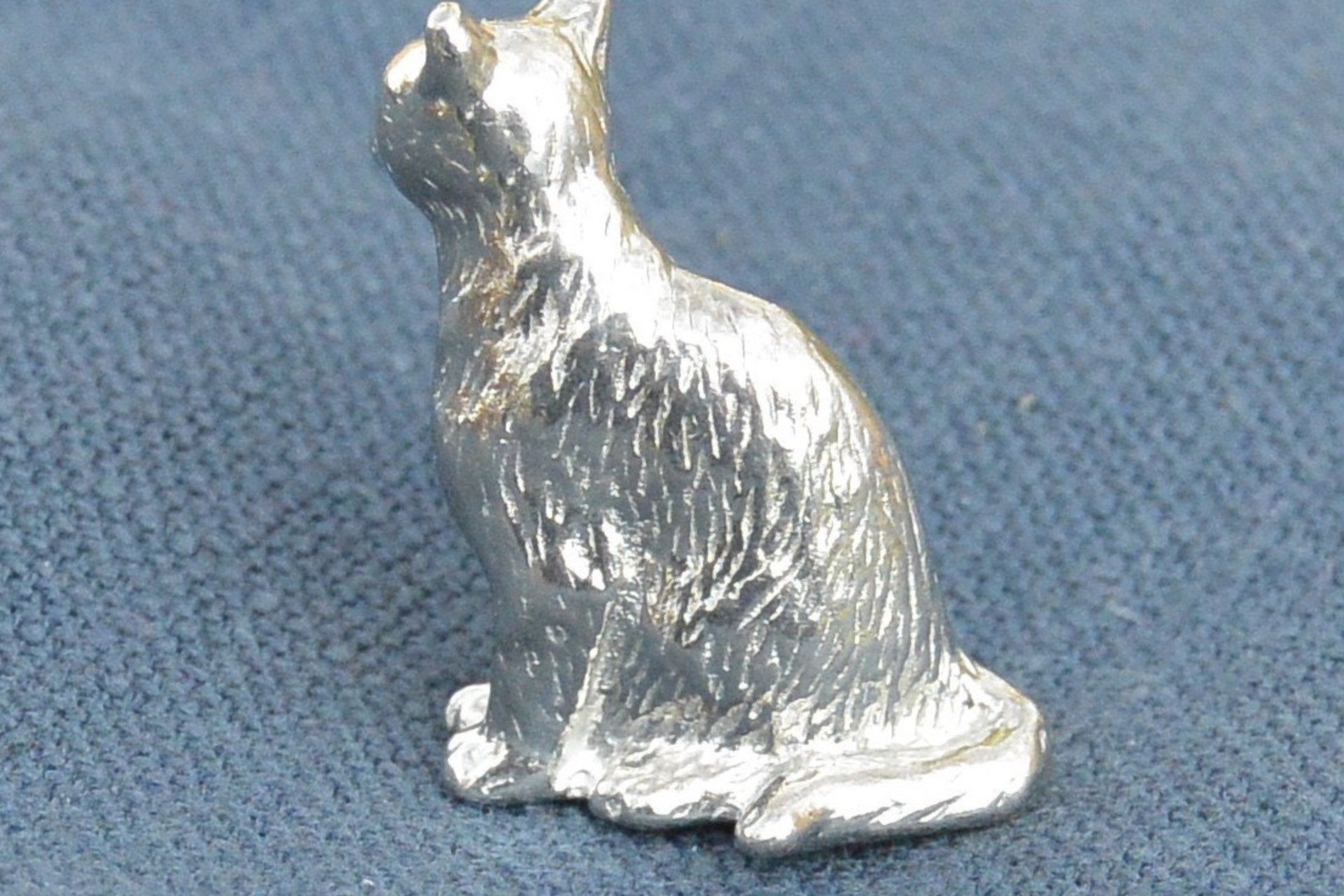 Pewter Cat Figurine – Elegant with a Playful Edge. Hand Cast Pewter.