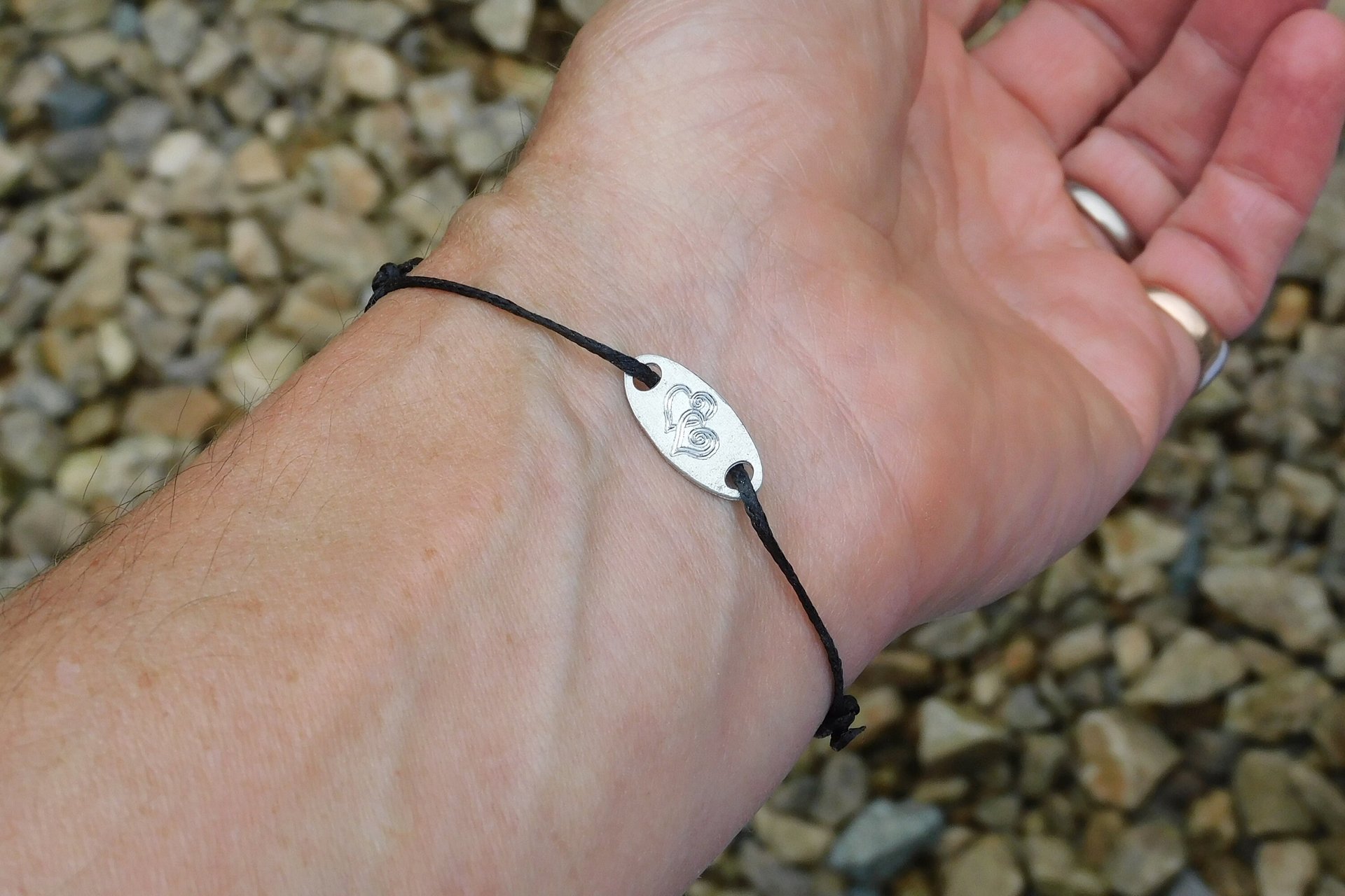 Bracelet Personnalisé, Bracelet Prénom, Fabrication Artisanale Française en Étain aux Étains de Jumilhac.