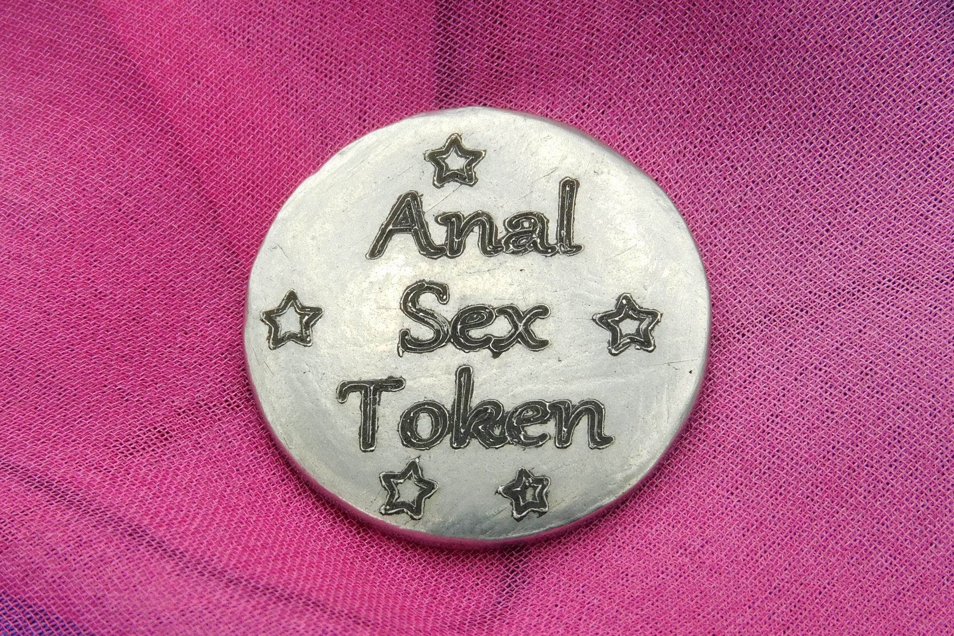 Anal Sex Token, Jeton BDSM, Accessoires BDSM, Jeton de Soumise, Fait à la Main en Etain, par William Sturt des Etains de Jumilhac