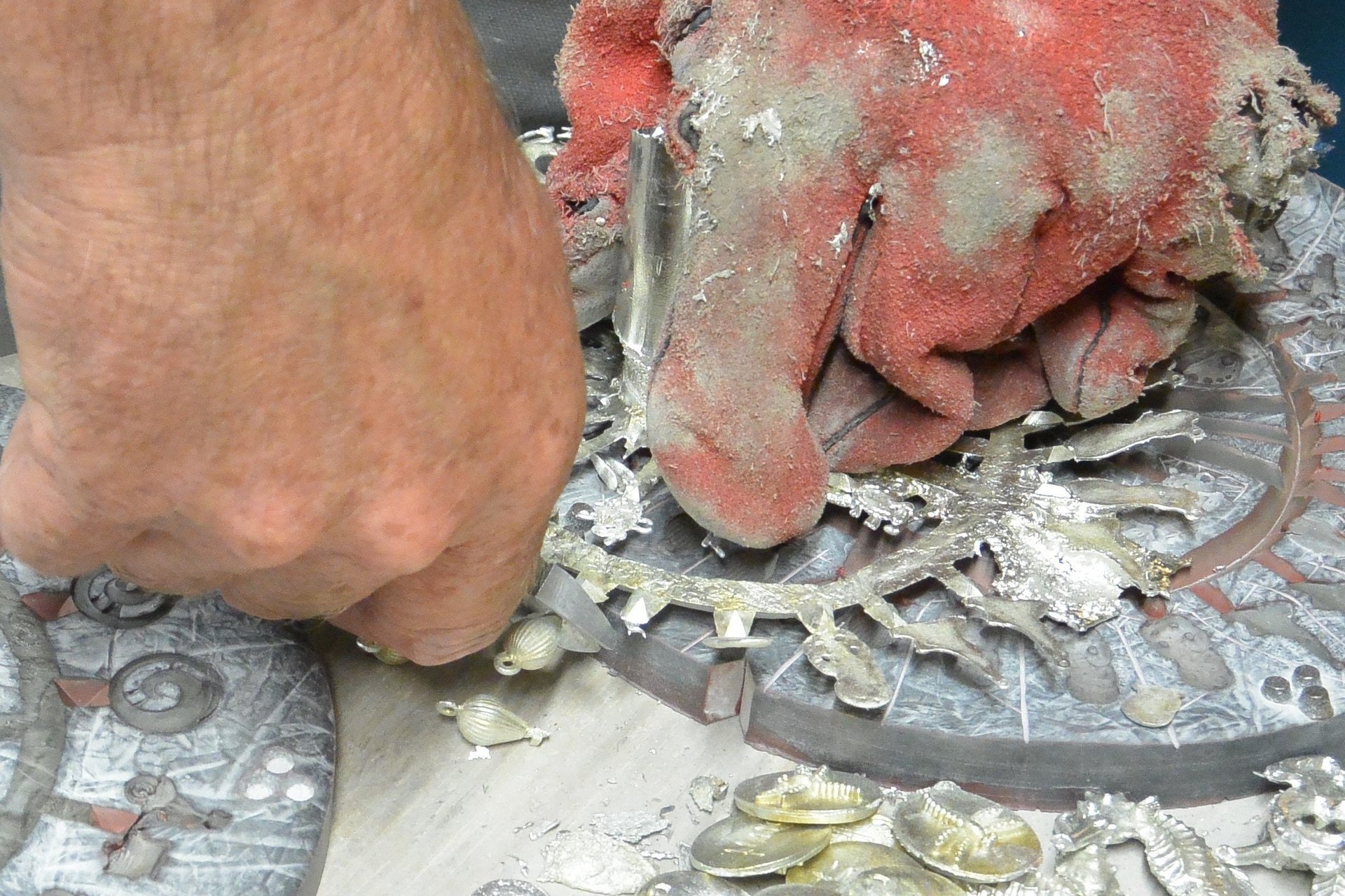 Pince à Cravate Cadenas, Faite Main en Étain, Fabrication Artisanale Française, aux Étains de Jumilhac