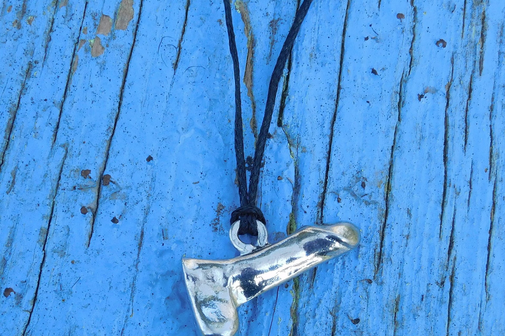 Collier Pénis, Pendentif Pénis, Cadeaux Erotiques, Fait Main en Etain, par William Sturt aux Etains de Jumilhac