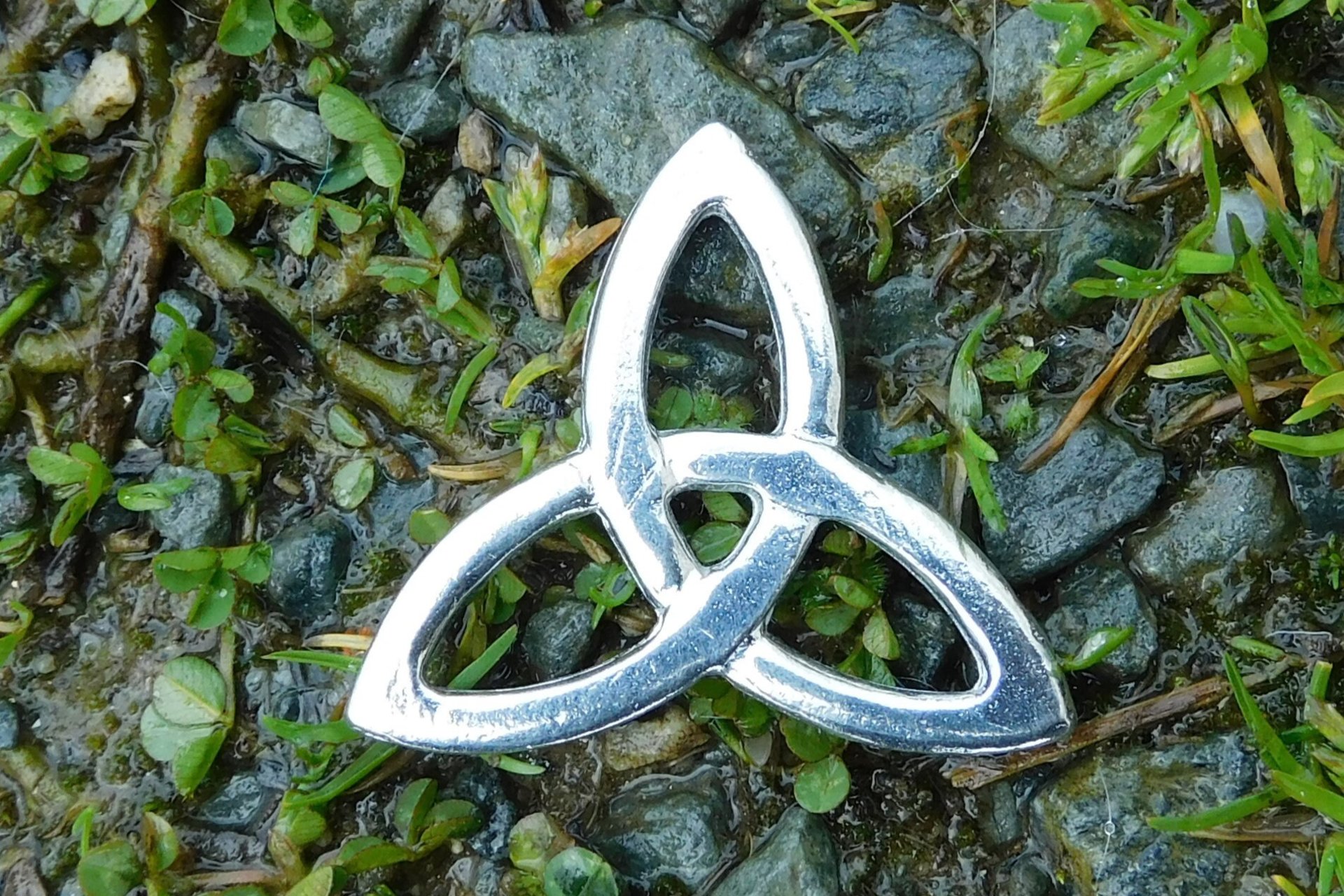 Triquetra Brooch. Hand Cast Pewter.