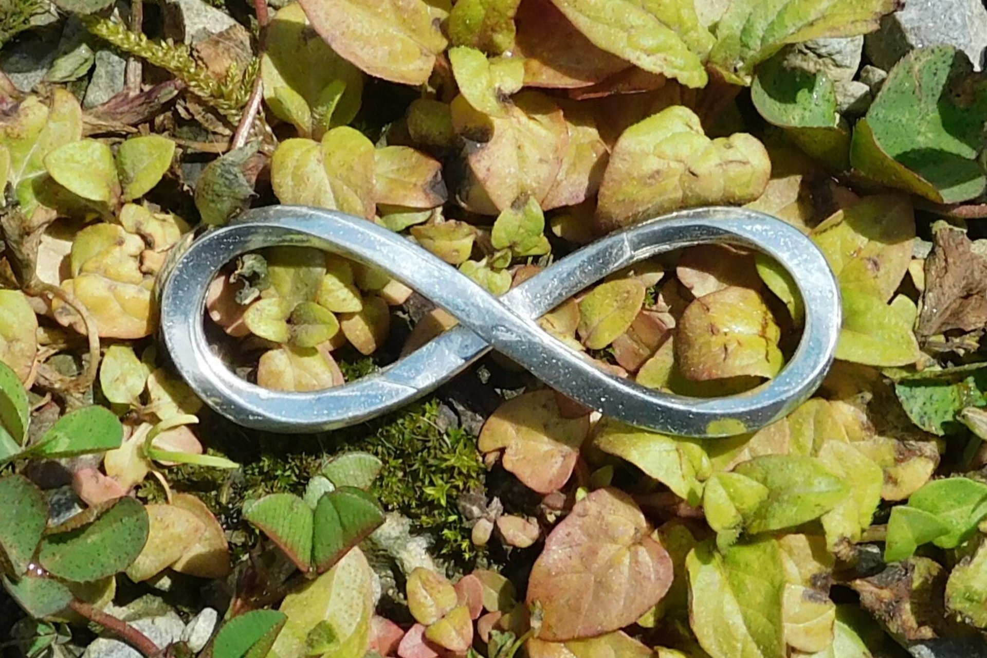 Infinity Loop Brooch. Hand Cast Pewter.
