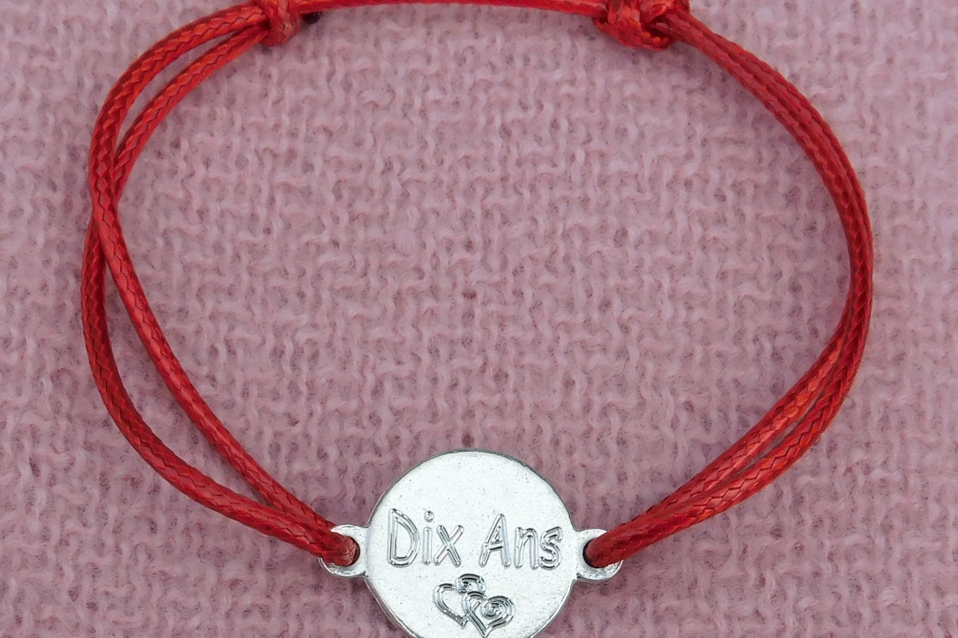 Bracelet en étain pour les noces de 10 Ans (noces d'étain); Gravure "Dix Ans"; taille et couleur personnalisables