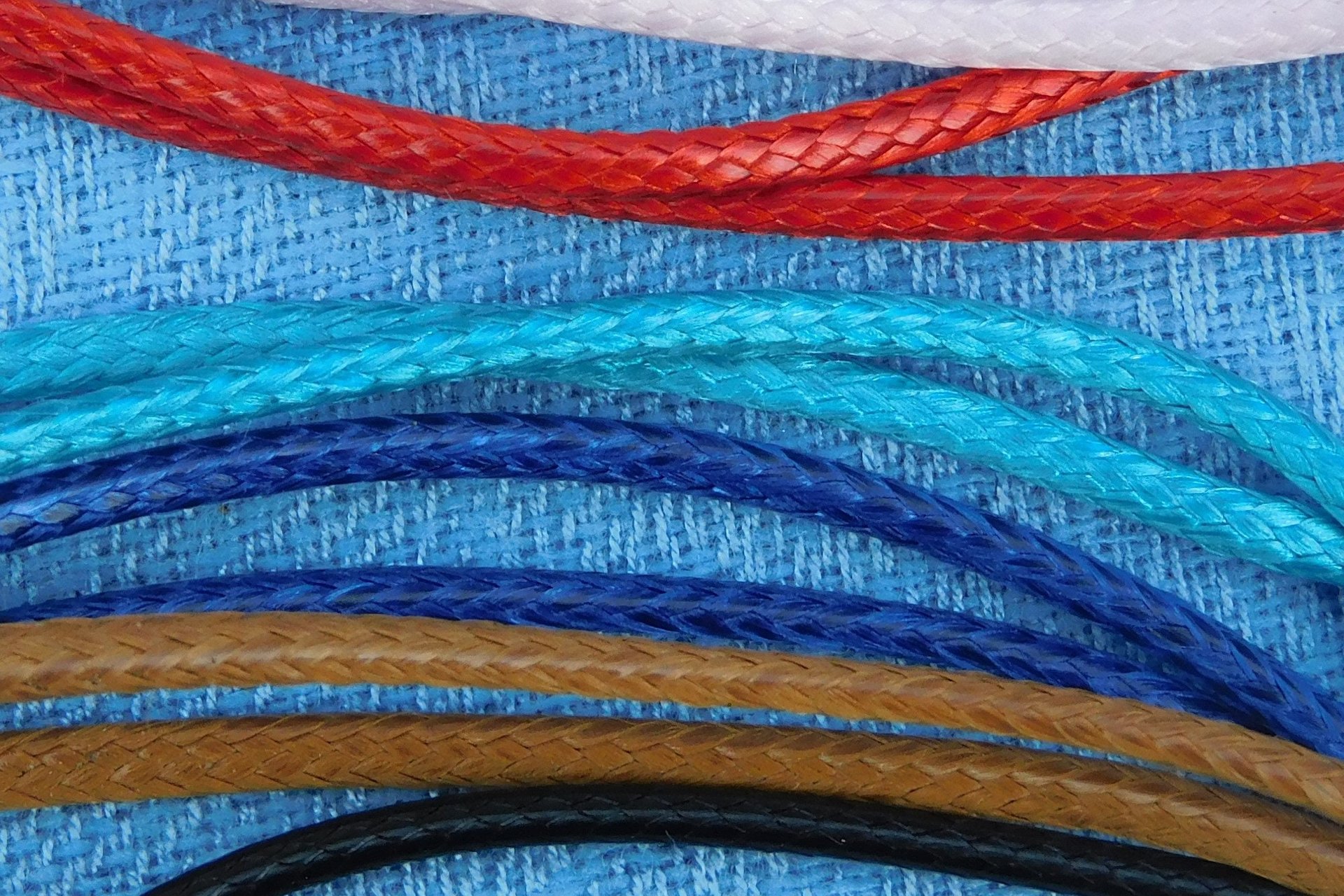 Bracelet Personnalisé avec Coeur en Étain et Gravure de Vos Initiales - Cordon Réglable en Plusieurs Couleurs