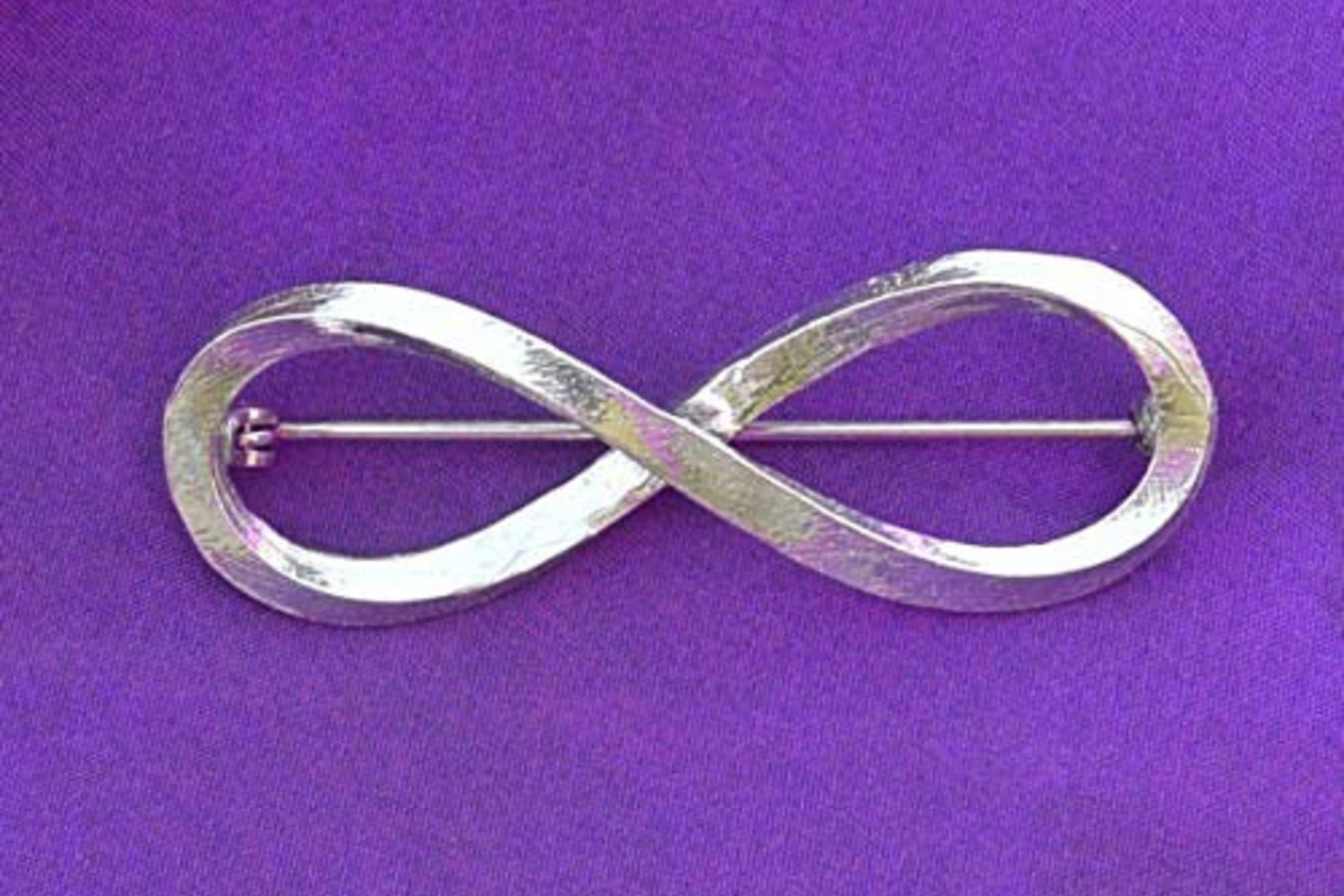 Infinity Loop Brooch. Hand Cast Pewter.