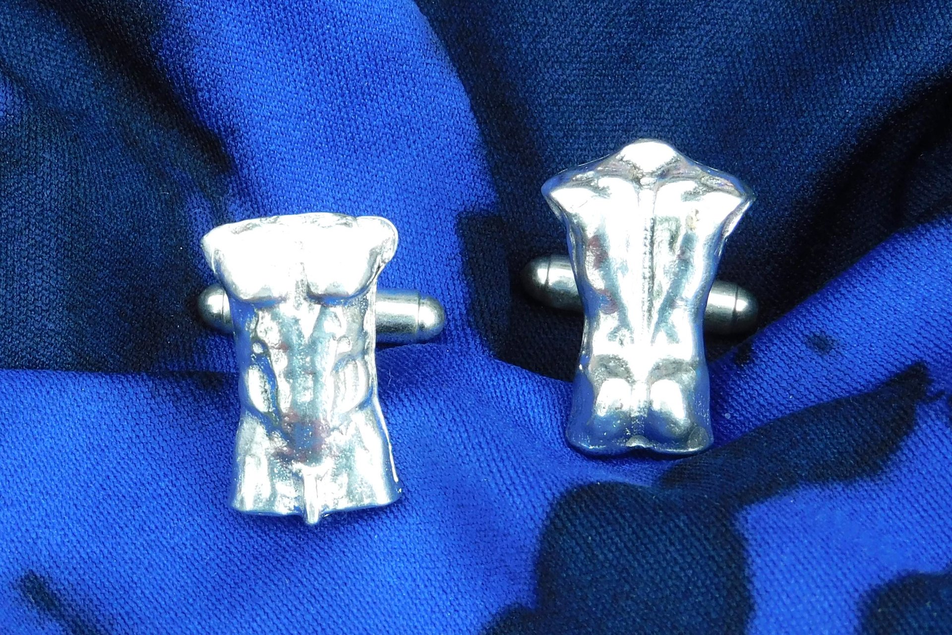 Boutons de Manchette Torse Masculin, Fabrication Artisanale Française en Etain.