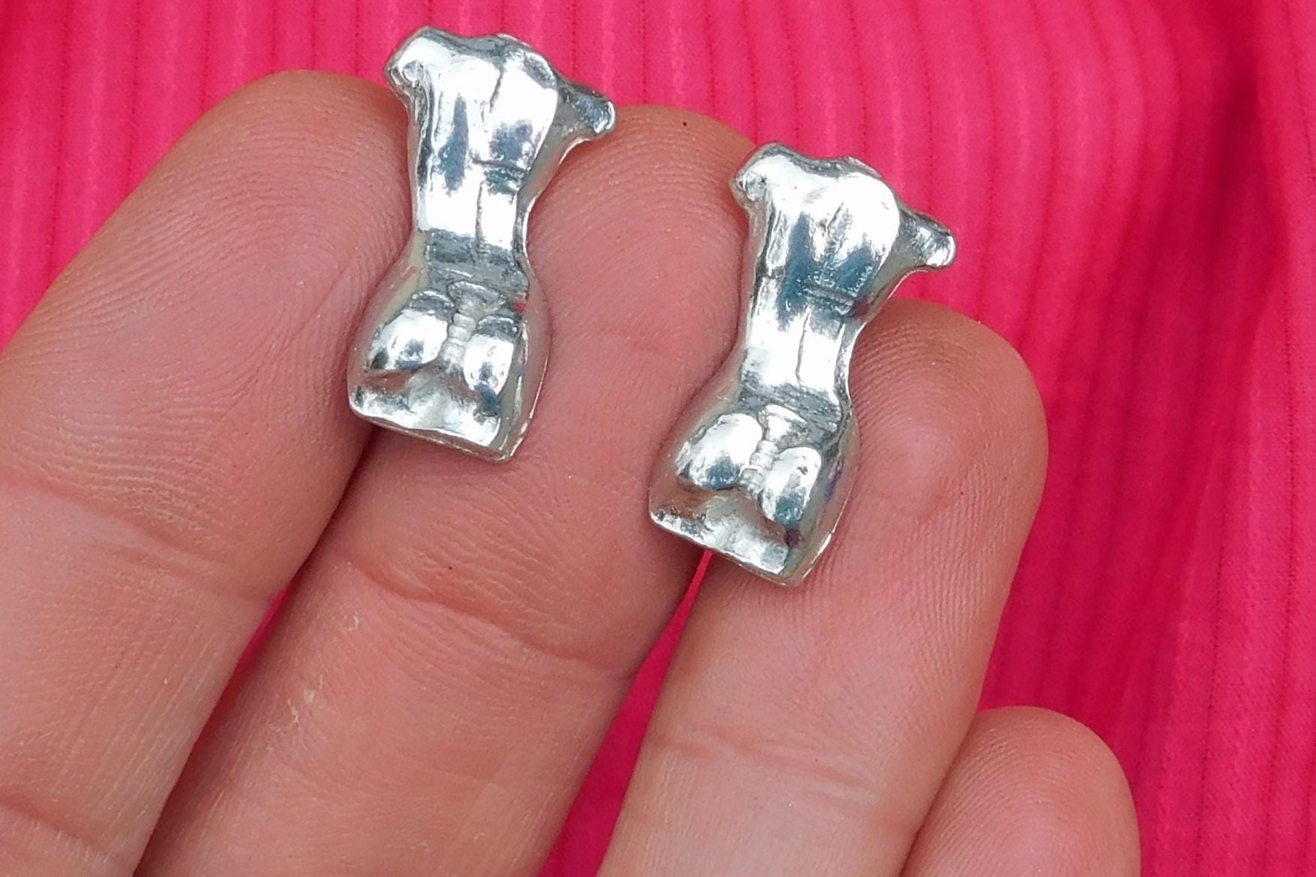 Boutons de Manchette Torse Féminin, Fabrication Artisanale Française en Etain.
