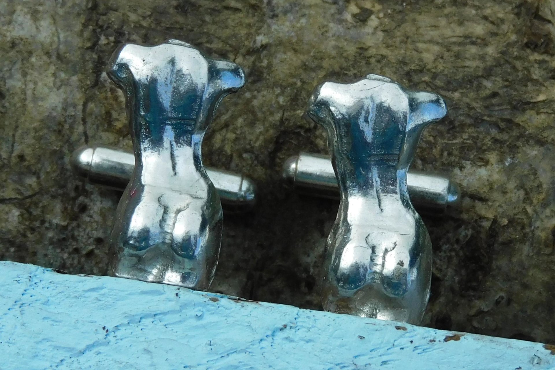 Boutons de Manchette Torse Féminin, Fabrication Artisanale Française en Etain.