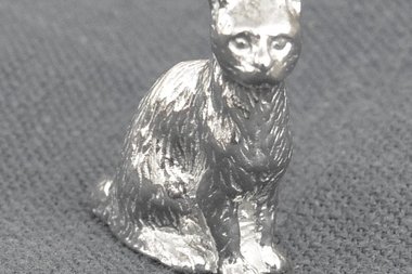 Pewter Cat Figurine – Elegant with a Playful Edge. Hand Cast Pewter.